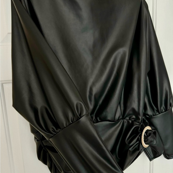 🔥NWOT🔥NEVER WORN🔥 Black Leather look top - Picture 3 of 4